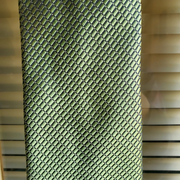 NAUTICA Tie - Shimmery light Green blocks throughout - Picture 2 of 3